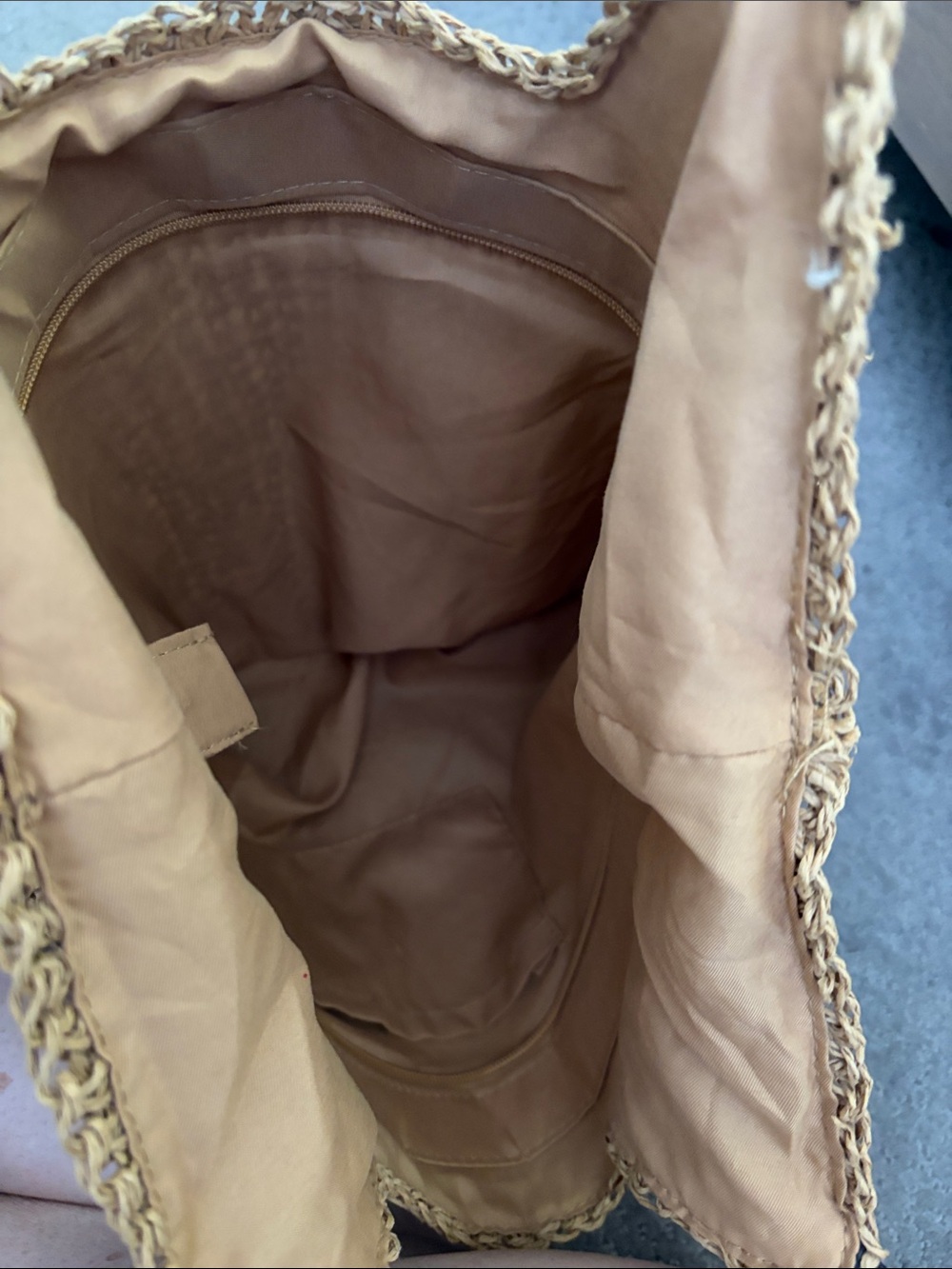 New::: Woven Straw Tote Bag in Tan - Casual Beach & Everyday Carry - Picture 3 of 4